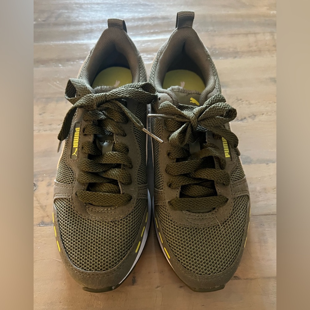 Puma Sneakers - Womens 5.5